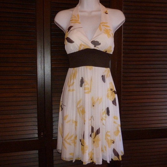 Speechless Dresses & Skirts - SPEECHLESS White Yellow Halter Dress Pleated Skirt